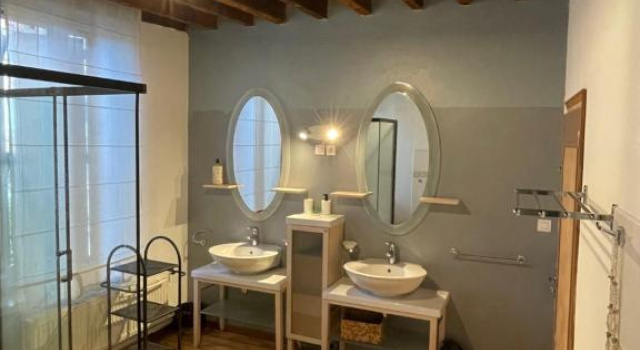 Economy huone Douai house