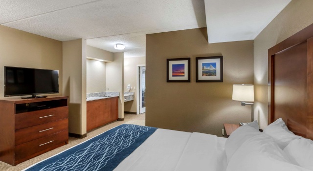 Двухместный люкс Comfort Inn & Suites Jackson - West Bend