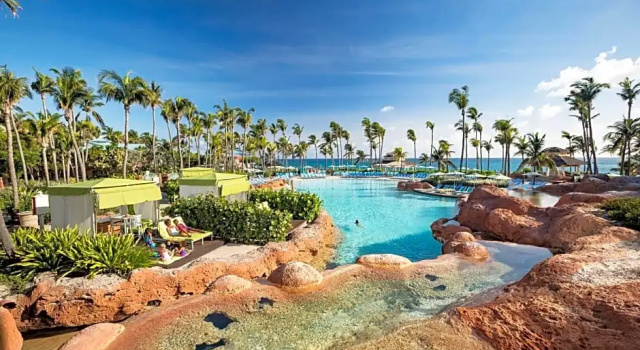Четырёхместный номер Standard с видом на воду The Beach at Atlantis