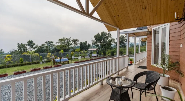 SaffronStays Cottage Glade - 2BR wooden cottage with attic, bonfire & forest views near Sahastradhara Springs, Dehradun, Забронировать Дом для отпуска Раджпур штат Уттаракханд