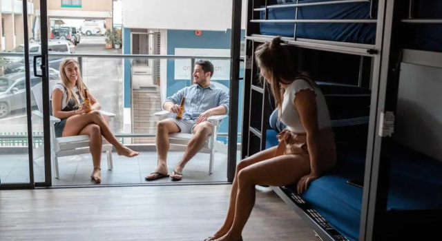 Кровать в общем номере The Surf House