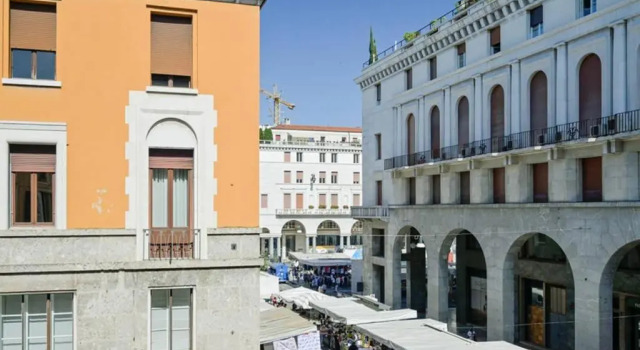 Suite 83, Забронировать Отель Брешиа Ломбардия, рядом с Церковь Санта-Мария-делла-Паче