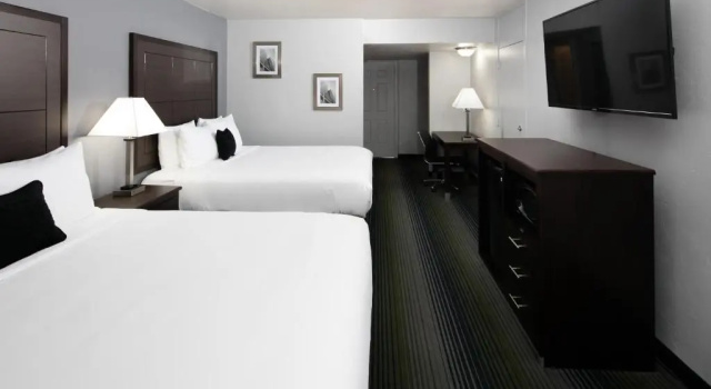 Четырёхместный номер Deluxe Red Lion Inn & Suites Tucson Downtown