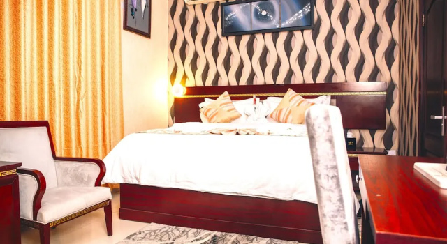 Номер Classic Lion Luxury Suites