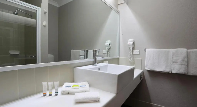 Двухместный номер Standard с видом на бассейн Comfort Inn Gateway Tamworth