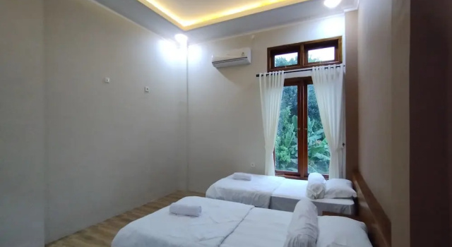 Saira Hotel dan Homestay Syariah,  Hotel Hotele w Sleman z Parkingiem, Parking