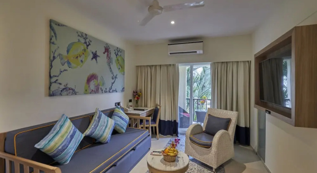 Люкс Luxury с балконом Royal Orchid Beach Resort & Spa, Goa