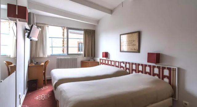 Трёхместный номер Standard Hotel Ours Blanc - Victor Hugo