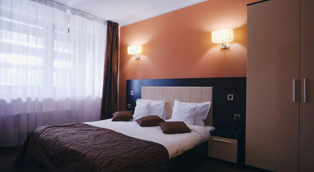 Люкс Classic Black Tulip Hotel