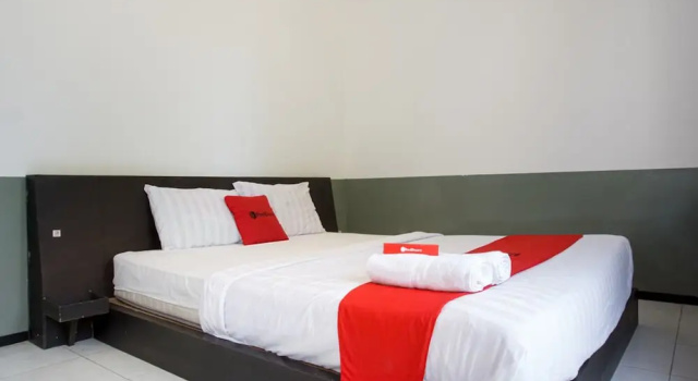 Standard double chambre RedDoorz near Paralayang Batu