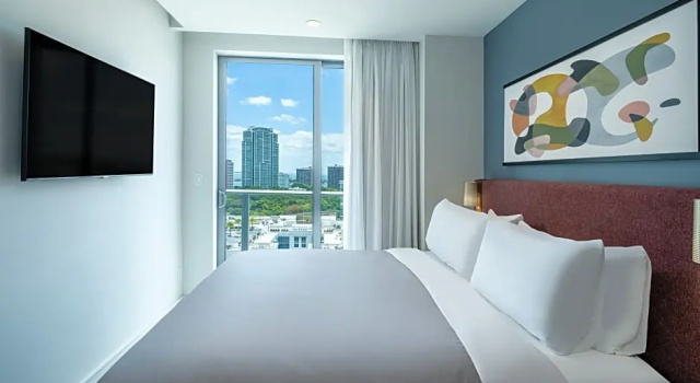 Студия люкс с балконом Atwell Suites Miami Brickell by IHG
