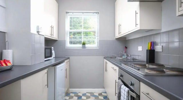 St George's Place - Fab Cheltenham Town House, Забронировать Отель Отели Котсуолда с парковкой, Парковка