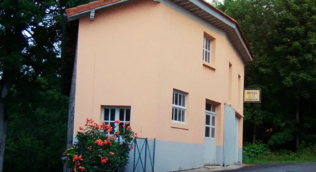 Hotel La Vie En Rose, Đặt Khách sạn Le Brugeron Puy-de-Dôme