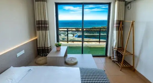 Люкс с 2 комнатами с балконом и с красивым видом из окна Dongshan Warm Sun Sea View Guesthouse