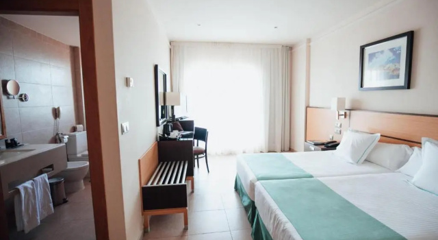 Трёхместный номер Standard Poseidon La Manga Hotel & Spa - Designed for Adults