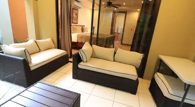 Номер Standard Цокольный этаж с 2 комнатами с балконом Monte Carlo Luxury Condominiums