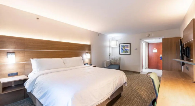 Двухместный номер Standard Holiday Inn Express & Suites Arlington North – Stadium Area by IHG