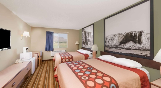 Четырёхместный номер Standard Super 8 by Wyndham Socorro