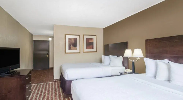 Ramada By Wyndham Whitehall/Allentown