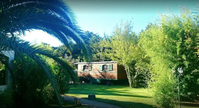 La roulotte des Alpilles Gypsy Chic, Забронировать Отель Отели Альпий с бассейном, Бассейн