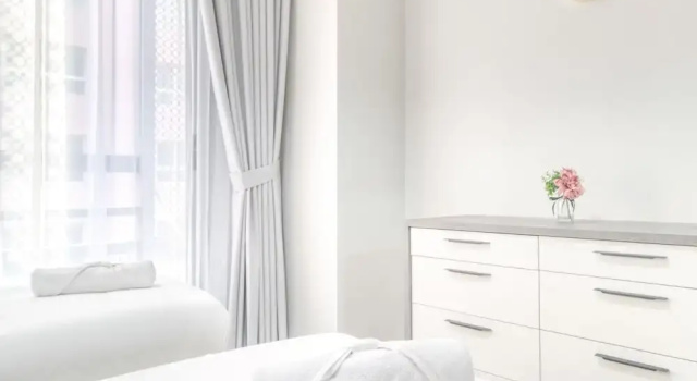 KOHH - 2BR in Oasis Residence 3, Забронировать Апартаменты/квартира Отели Эмирата Дубая с бассейном, рядом с Бизнес-центр Emaar Business Park, Бассейн
