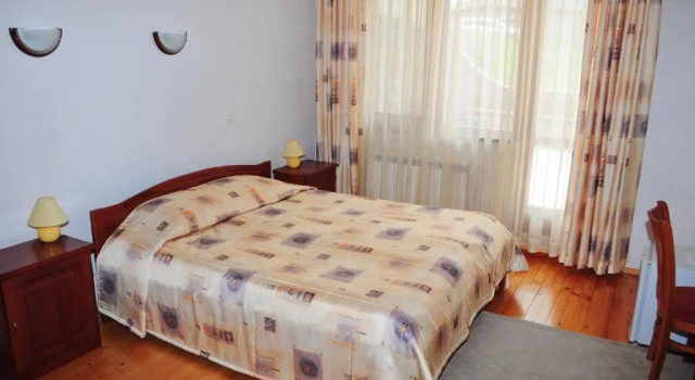 Трёхместный полулюкс Kris Guest House