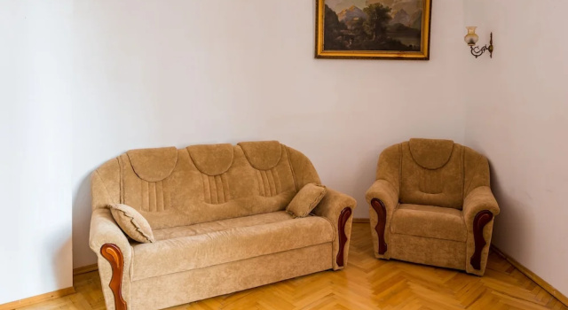 Three rooms on Hnatyuka 3, Забронировать Отель Львов Львовская область, рядом с Галерея Правда, Б