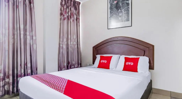 Люкс Deluxe OYO 90376 Centre Point Hotel