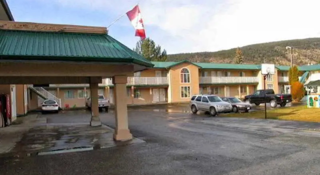Econo Lodge Inn & Suites, Забронировать Отель Мерритт Thompson Okanagan