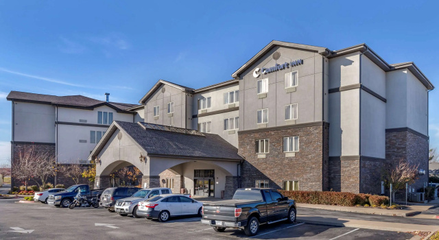Comfort Inn Bentonville - Crystal Bridges, Забронировать Отель Отели Northwest Arkansas с парковкой, Парковка