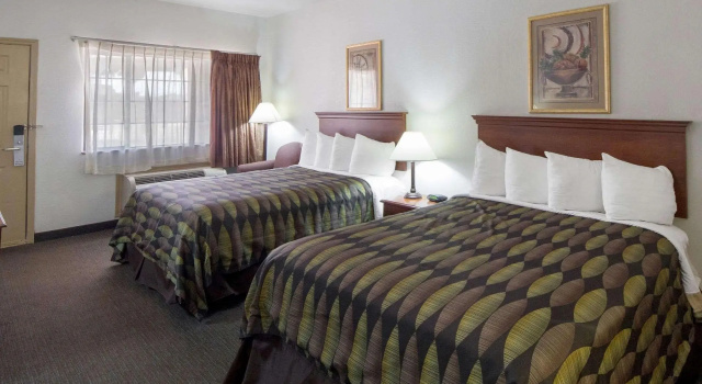 Четырёхместный люкс Quality Inn & Suites Rio Grande City