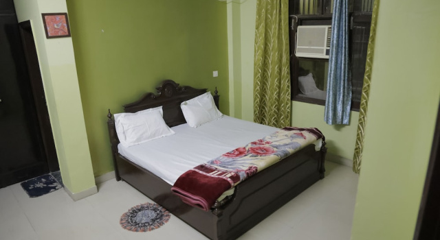 PR Guest House, Забронировать Гостевой дом Отели штата Уттар-Прадеша с парковкой, Парковка