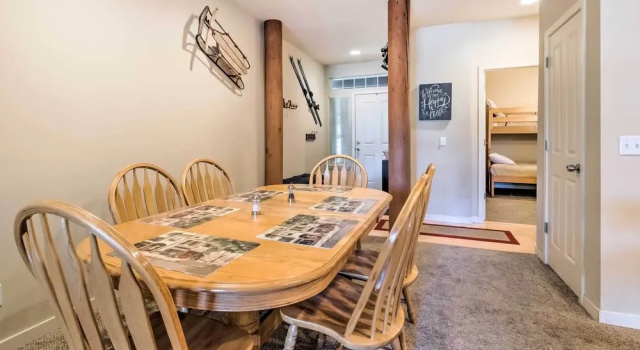 Koul's Retreat' Condo 2 Mi to Lake Wenatchee, Book Lejlighed Washington State hoteller med parkering, Parkering