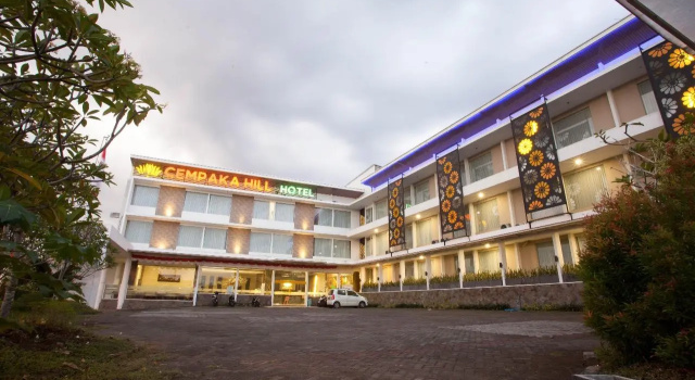 Townhouse OAK Series Style Hotel Jember, Rezervovat Hotel Jember hotely s bazénem, Bazén