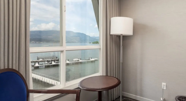 Двухместный номер Deluxe с видом на озеро Manteo at Eldorado Resort