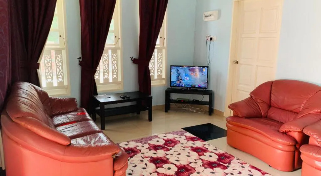 BJ villa homestay, Забронировать Вилла Отели Куала-Тренггану с парковкой, Парковка