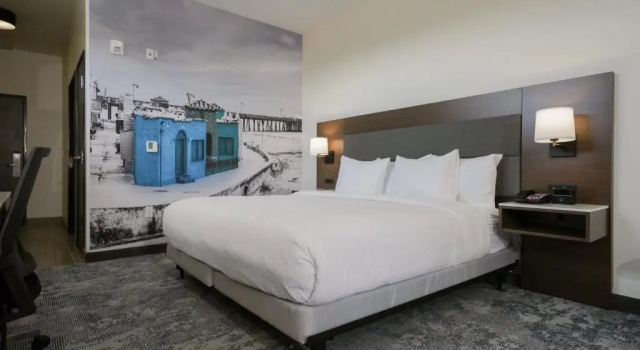 Люкс La Quinta Inn & Suites by Wyndham Santa Cruz