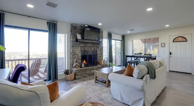 Hot Tub, Mountain Views: Scenic Prescott Home, Rezervasyon Tatil Evi Prescott Kır Evleri / Kır Evleri, Küçük Ev