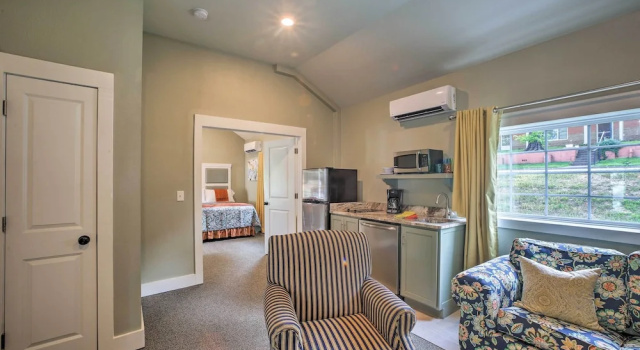 Fire Pit Access: Cozy Dtwn Branson Cottage!, Забронировать Дом для отпуска Виллы Брэнсон, Вилла