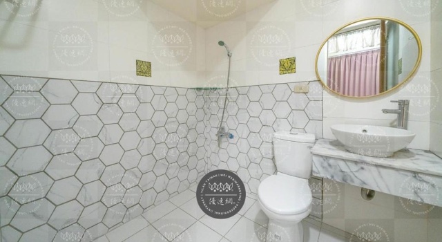 Коттедж с 6 комнатами Discovery B&B