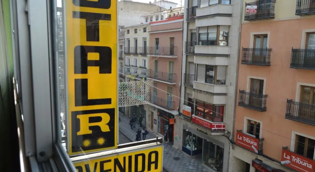 Hostal Residencia Avenida, Забронировать Хостел Куэнка Cuenca Province, рядом с Playa Artificial