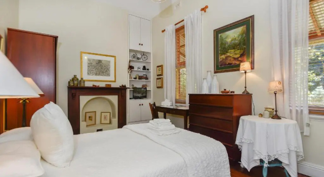 Трёхместный номер Standard Ford House Bed & Breakfast