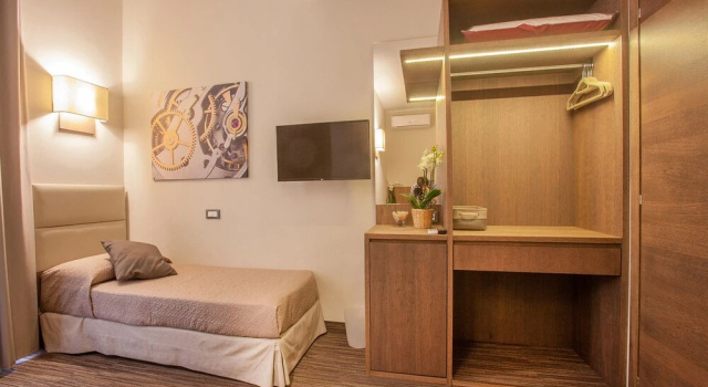 Twin Bedded Room City Center, Забронировать Отель «постель и завтрак» Неаполь Кампания, рядом с Кастель-Нуово