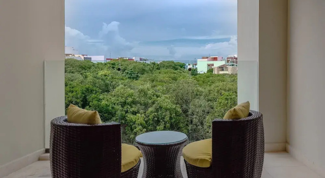 Апартаменты с балконом Relaxing 2BR in downtown new building by Happy Address