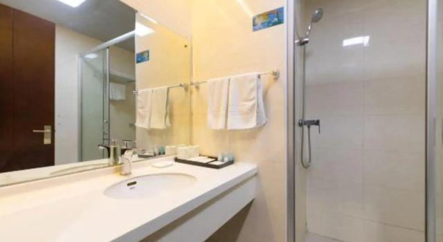 Sunshine Holiday Hotel