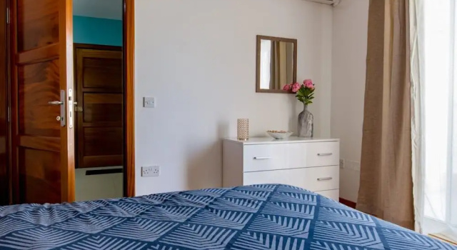 Luxury 3BR Apartment by the Sea, Prime Location, Забронировать Апартаменты/квартира Буджибба Мальта