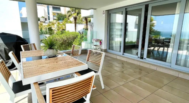 Апартаменты Luxurious Vacational Home With 3 Bedrooms And Pool At Cabopino Golf Marbella