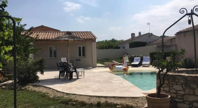 Coquet 2 pièces au calme avec piscine (2/4 pers), Rezervasyon Otel Fontvieille Alpilles