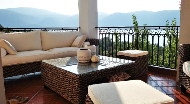 Коттедж Waterfront Mediterranean Villa