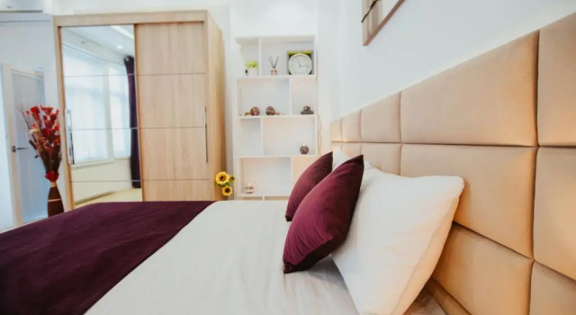 Color Apartments Corneliu Coposu 1A street, Забронировать Апартаменты/квартира Отели Бухареста с парковкой, рядом с Stavropoleos Church, Парковка